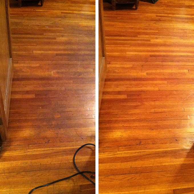 A wood deep cleaning recovered the elegance of this floor