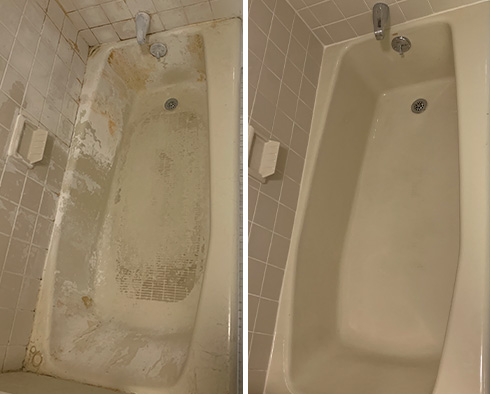 Bathroom Before and After a Grout Cleaning in Lynnwood, WA